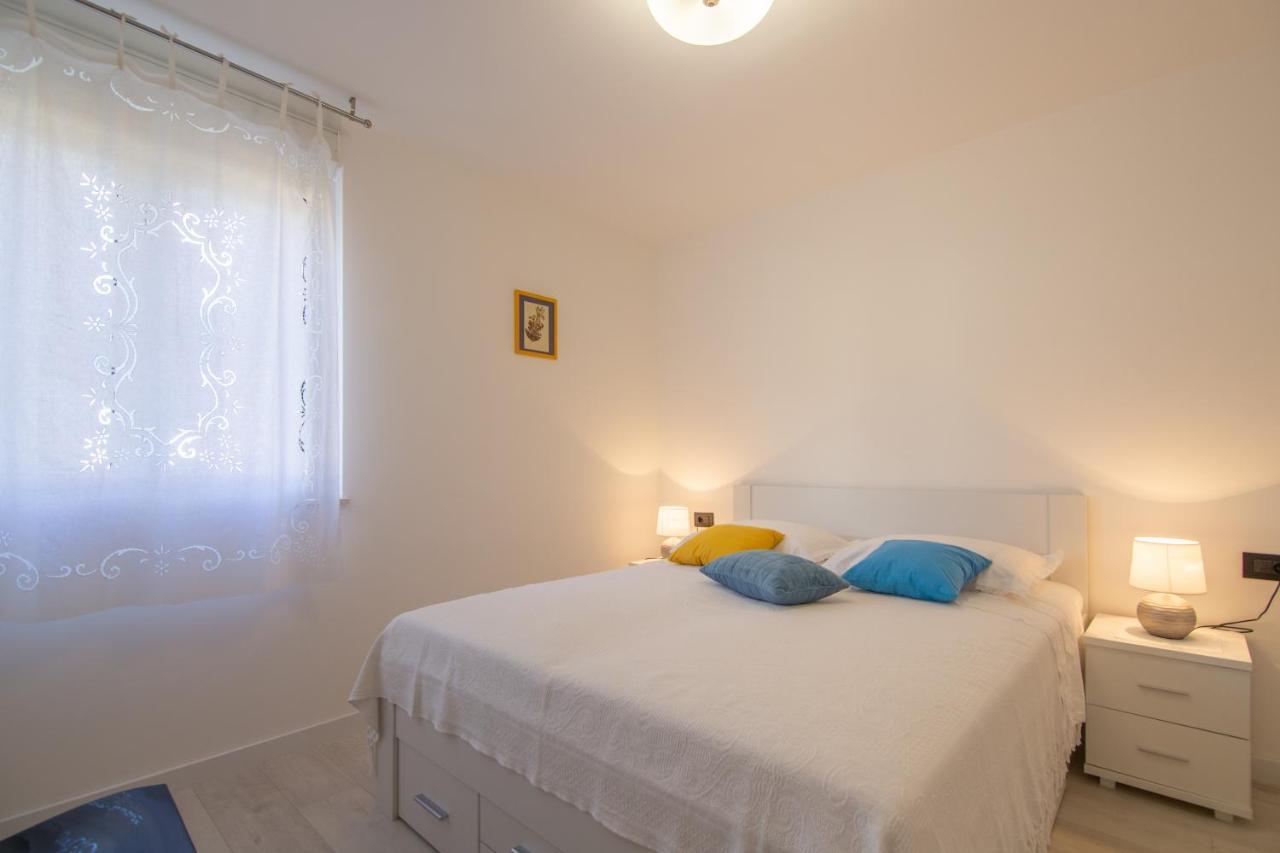 Apartments Nona Draga Komiza Exterior photo